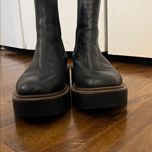 Sam Edelman Chelsea Boot - Picture 2 of 6